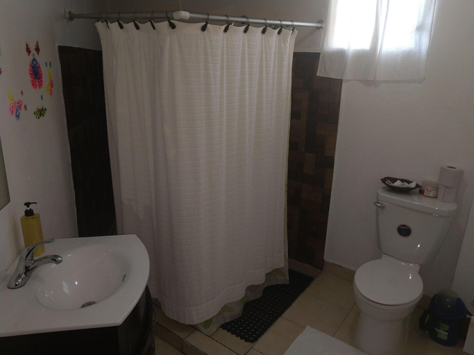 Bathroom 3, The Red Hut Inn