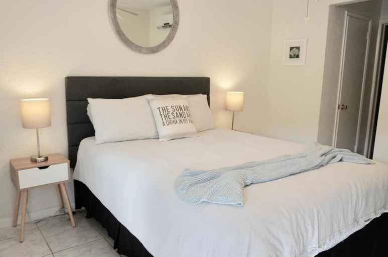 Bedroom 2, 4145 By The Sea Inn Suites, Broward