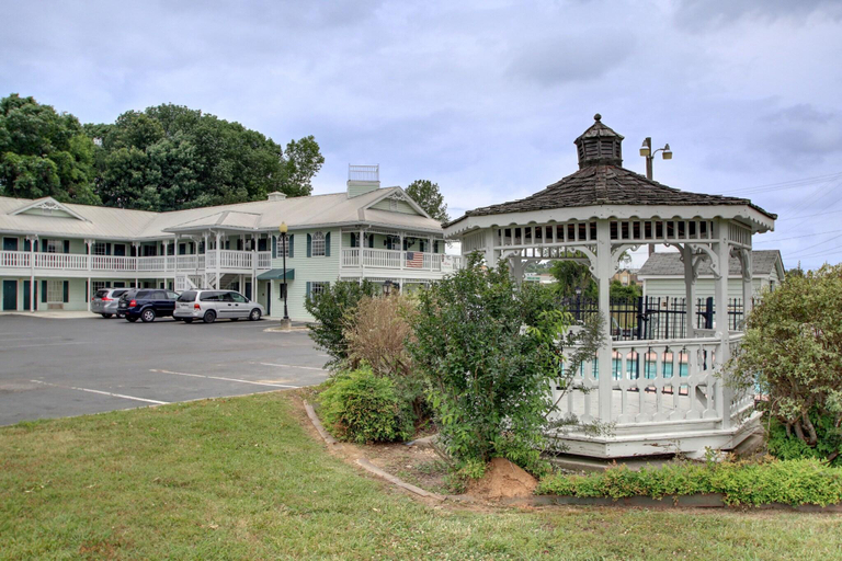Exterior & Views 2, Key West Inn - Lafayette, Walker
