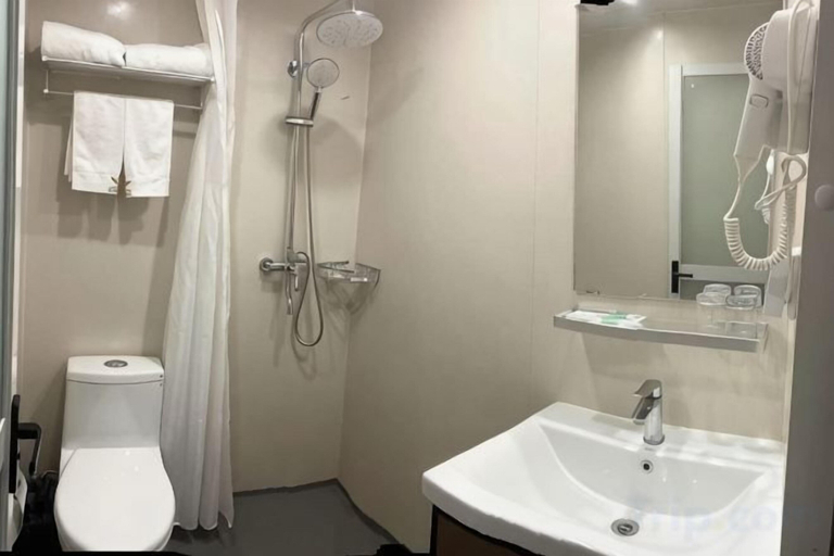 Bathroom 4, Wanjia Zhenxuan Hotel (long distance bus station), Zaozhuang