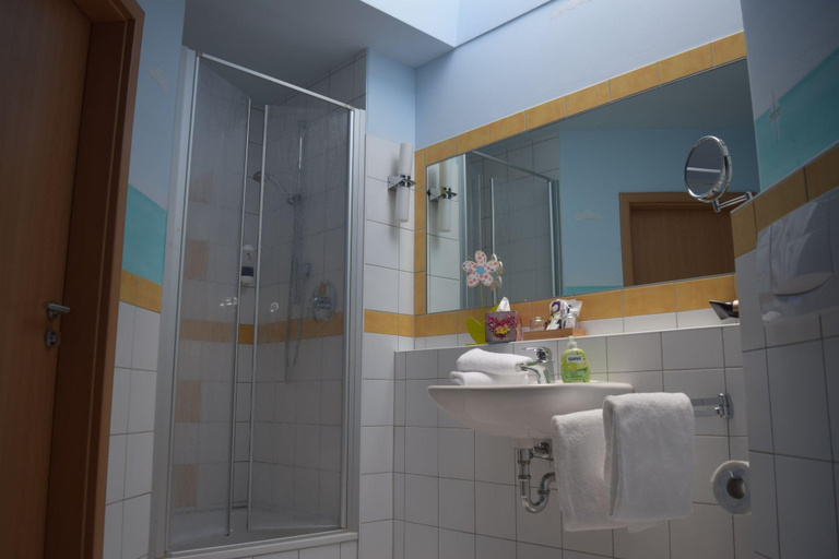 Bathroom 5, Hotel zum Kronprinzen, Rhein-Hunsrück-Kreis