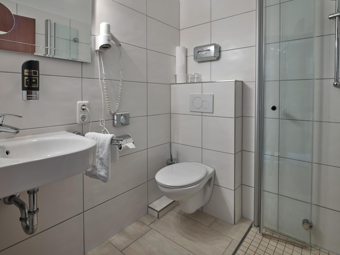 Bathroom 3, Gasthaus zur Linde, Harburg