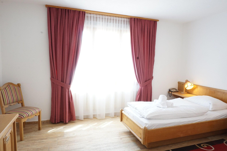 Bedroom 4, Hotel Sternen, Aarau