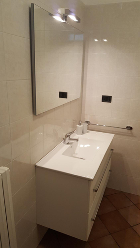 Bathroom 5, B&B Federico II, Brindisi