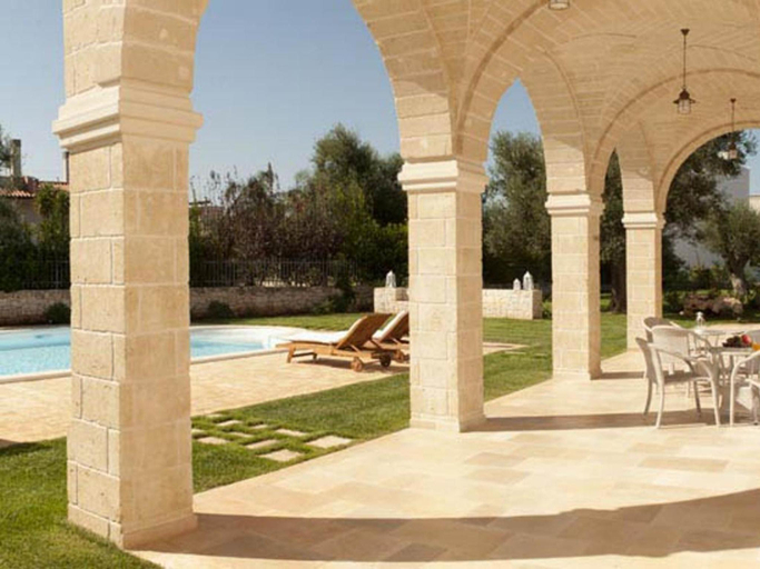 Pool 5, Dimora Donna Lucrezia, Brindisi