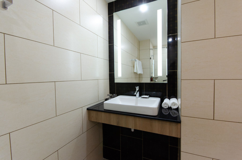 Bathroom 5, Marsi Hotel Bangchak, Phra Khanong