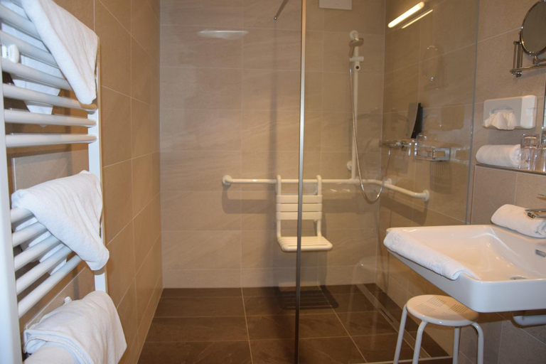 Bathroom 4, Seehotel Herlinde, Neusiedl am See