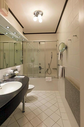Bathroom 4, Burghof, Hof