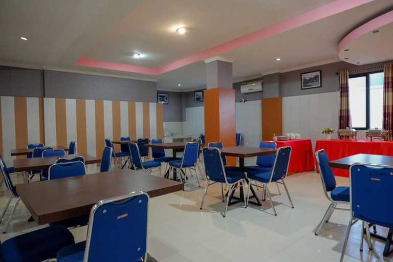 Restaurant 4, Formerly RedDoorz near Citraland Waterpark Kendari, Kendari