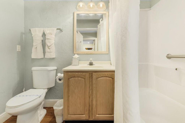 Bathroom 4, Lehigh Resort Club, Lee