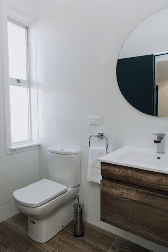 Bathroom, The Gunnedah Hotel, Gunnedah