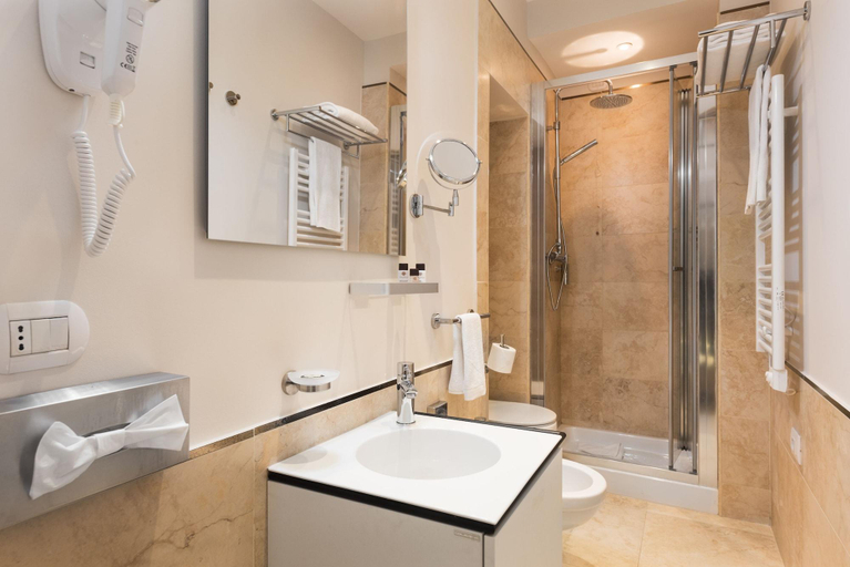 Bathroom 4, At 41, Rome