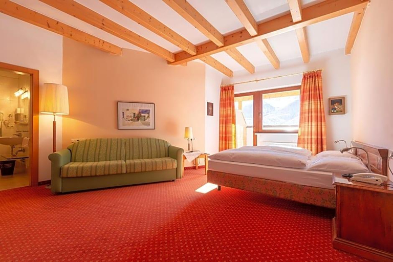 Bedroom 4, Berghotel Schopfenhof, Bolzano