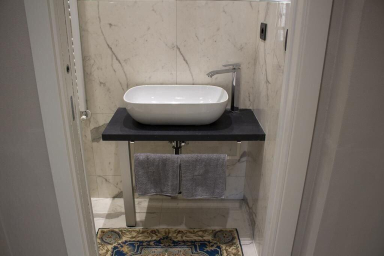 Bathroom 3, Fidelio, La Spezia
