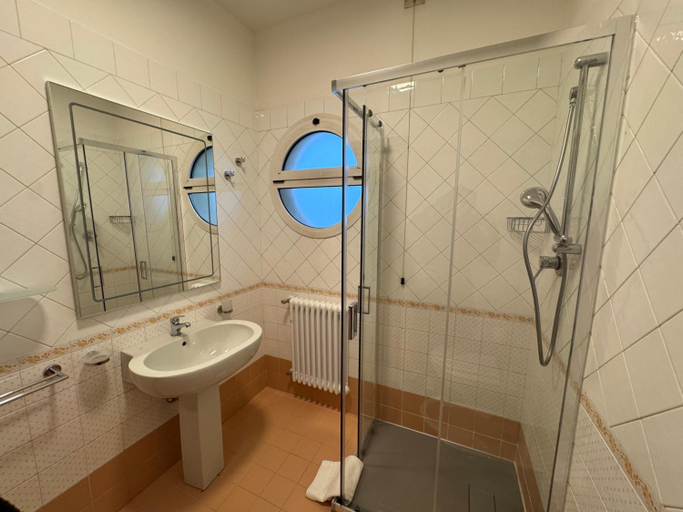 Bathroom 3, Residence Le Spiagge, Rimini