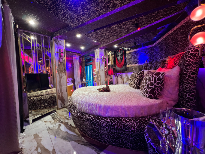 Room 3, X Hotel Salem, Attica
