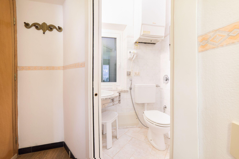 Bathroom 5, Vernazza Sea View, La Spezia