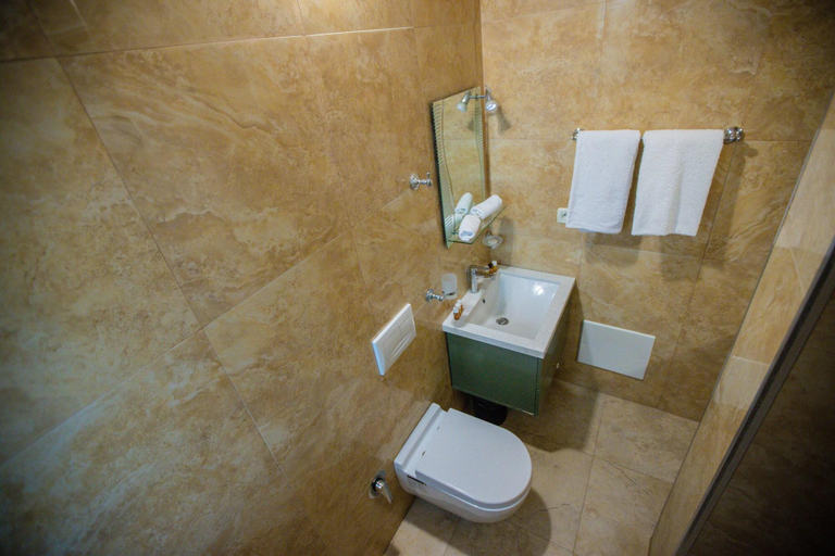 Bathroom 5, Marbella Beach Hotel, Kavajës