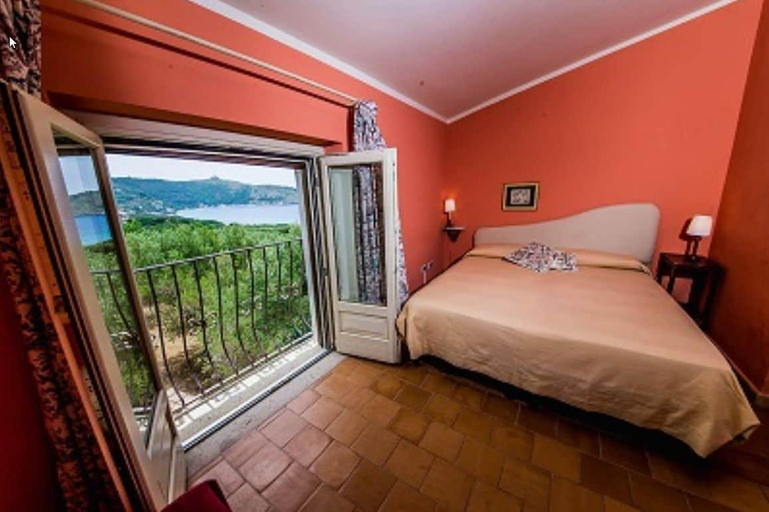 Bedroom 4, Donnasilia B&B, Salerno