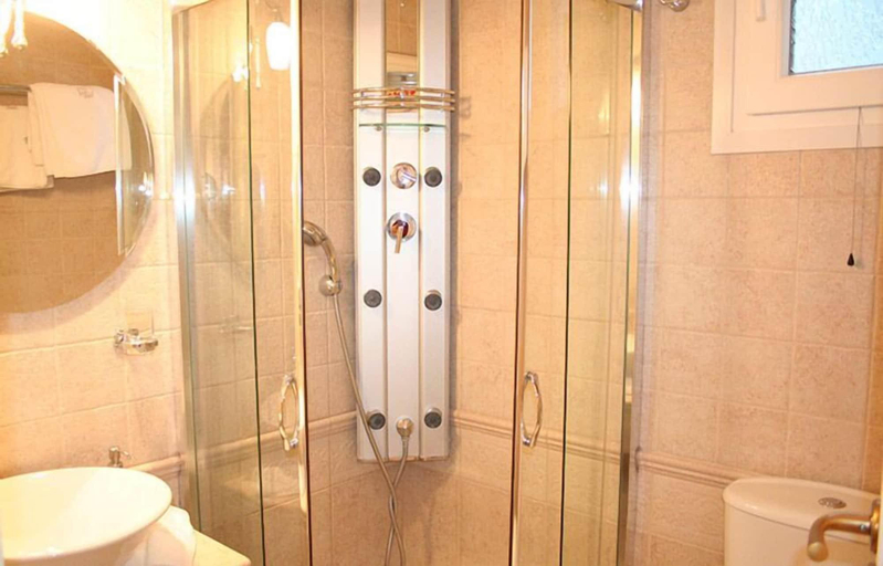 Bathroom 3, Enavlion Hotel, East Macedonia and Thrace