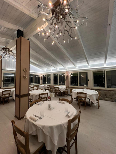 Food & Drinks 5, Viverone Lake Rooms, Biella