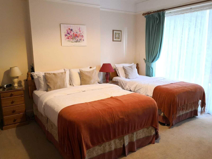 Room 4, Pickwicks Guest House, Oxfordshire