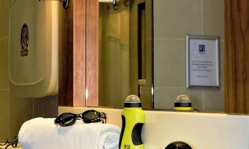 Bathroom amenities, Holiday Inn BIRMINGHAM - BROMSGROVE by IHG, Worcestershire