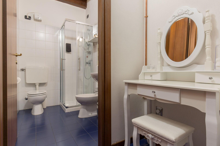 Bathroom 4, Veronetta House, Verona