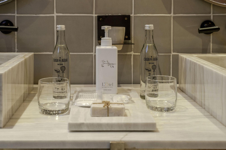 Room 2, Lotel at Doce18 Concept House, Allende