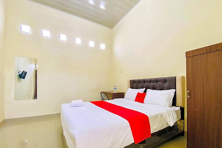Room 5, OYO 90773 Shine Guest House, Tebing Tinggi