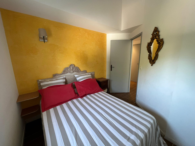 Room 2, Le Clos de l'isle, Bouches-du-Rhône