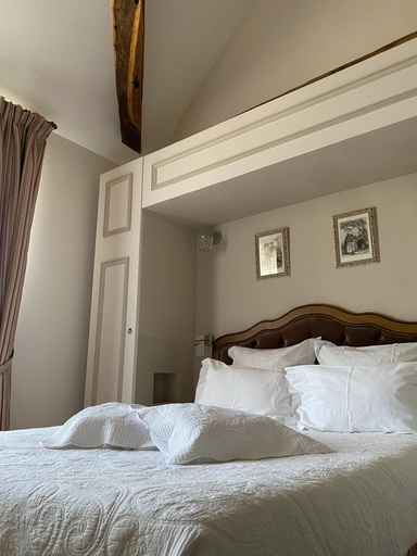 Room 5, Chateau Laroche-Ploquin, Indre-et-Loire