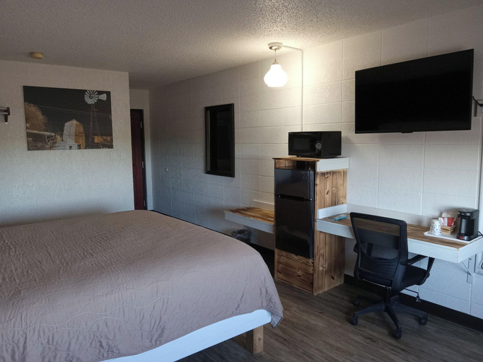 Bedroom 3, American Inn and RV Park, Jones