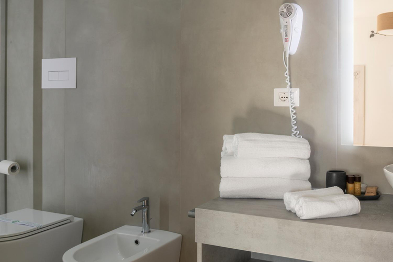 Bathroom 4, Hotel Cedrino, Nuoro