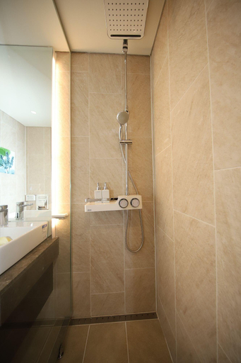 Bathroom 4, Rgb Sky Hotel, Jung