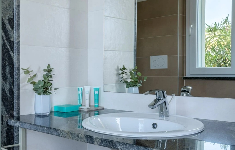 Bathroom 5, Golden Hotel & Apartments, Livorno