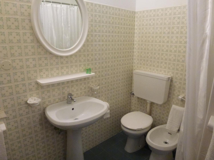 Bathroom 5, Hotel San Marco, Udine