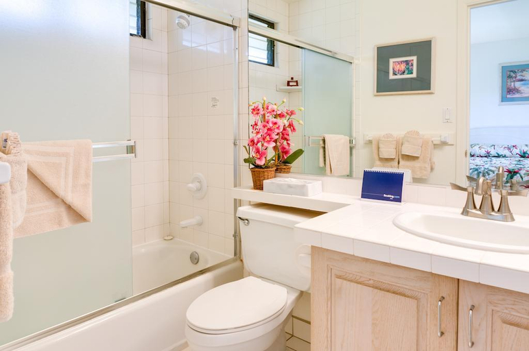 Bathroom 3, The Gardens at West Maui, Maui