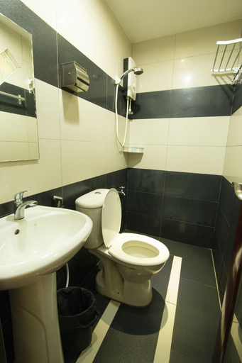 Bathroom 4, Expo Hotel, Labuan
