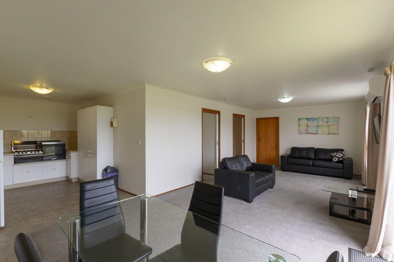 Room 3, Gum Tree Caravan Park, Moyne - South