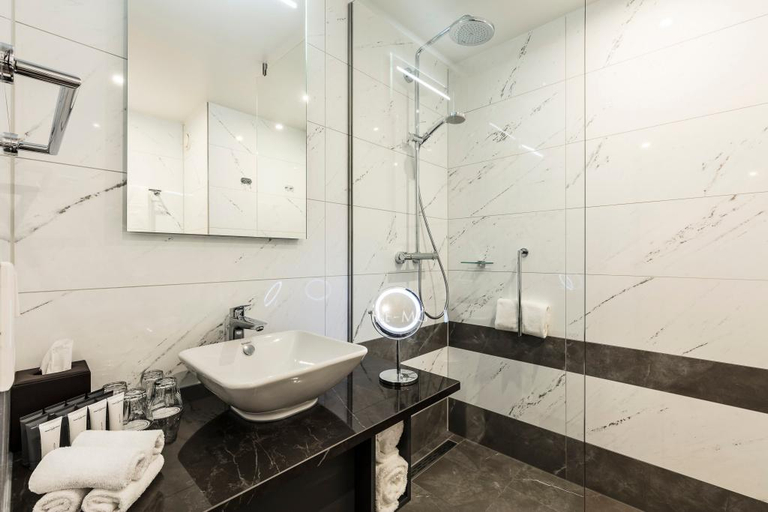 Bathroom 4, Monet Garden Hotel Amsterdam, Amsterdam