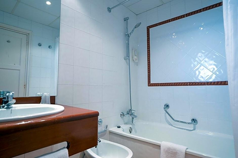 Bathroom 4, Husa Sant Bernat, Barcelona