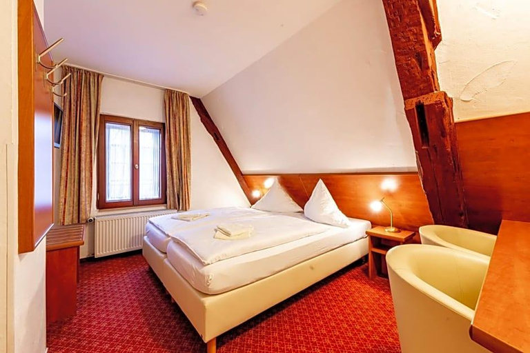 Room 3, Jägerhof, Burgenlandkreis