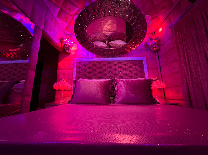 Room 4, X Hotel Salem, Attica
