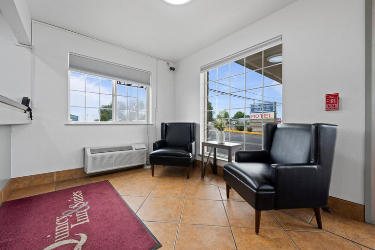Public Area 2, Quincy INN and Suites, Grant