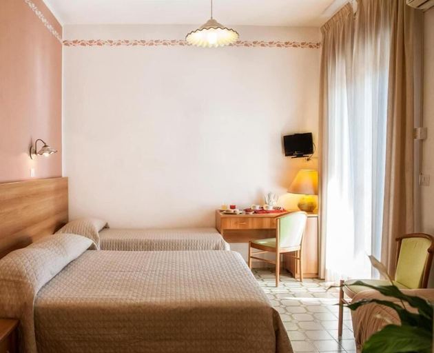 Bedroom 3, Hotel Royal, Salerno