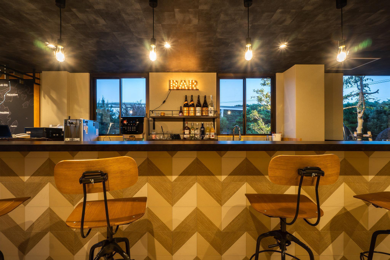 Bar, Ikidane Cyclist Hostel & Cafe Shimanami, Imabari