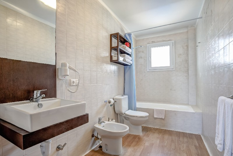 Bathroom, Pierre et Vacances Mallorca Portomar, Baleares