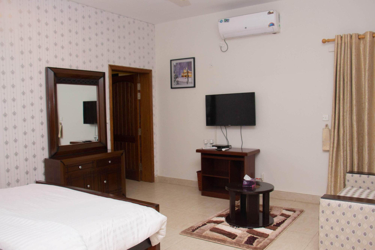 Room 2, Livin Hub Guest House, Islamabad