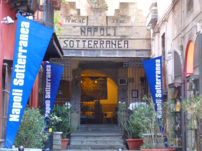Exterior & Views 2, Non ci resta che Napoli, Napoli